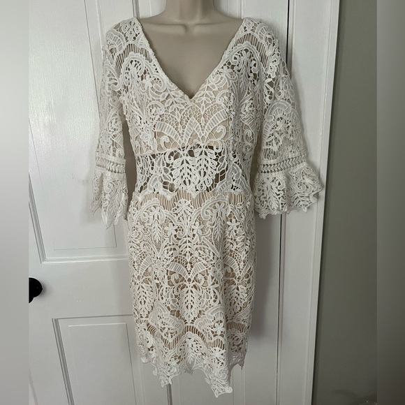 White Lace Overlay V Neck 3/4 Bell Sleeve Boho Cocktail Dress Zipper Back - Picture 1 of 16